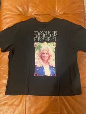 Dolly Graphic Short Sleeve Tee - Black